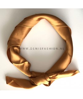Goud gele sjaal
