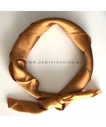 Goud gele sjaal