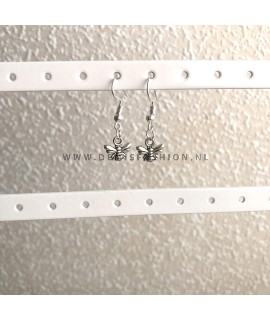 Bij hangertjes Vera