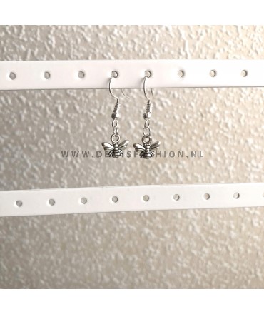 Bij hangertjes Vera